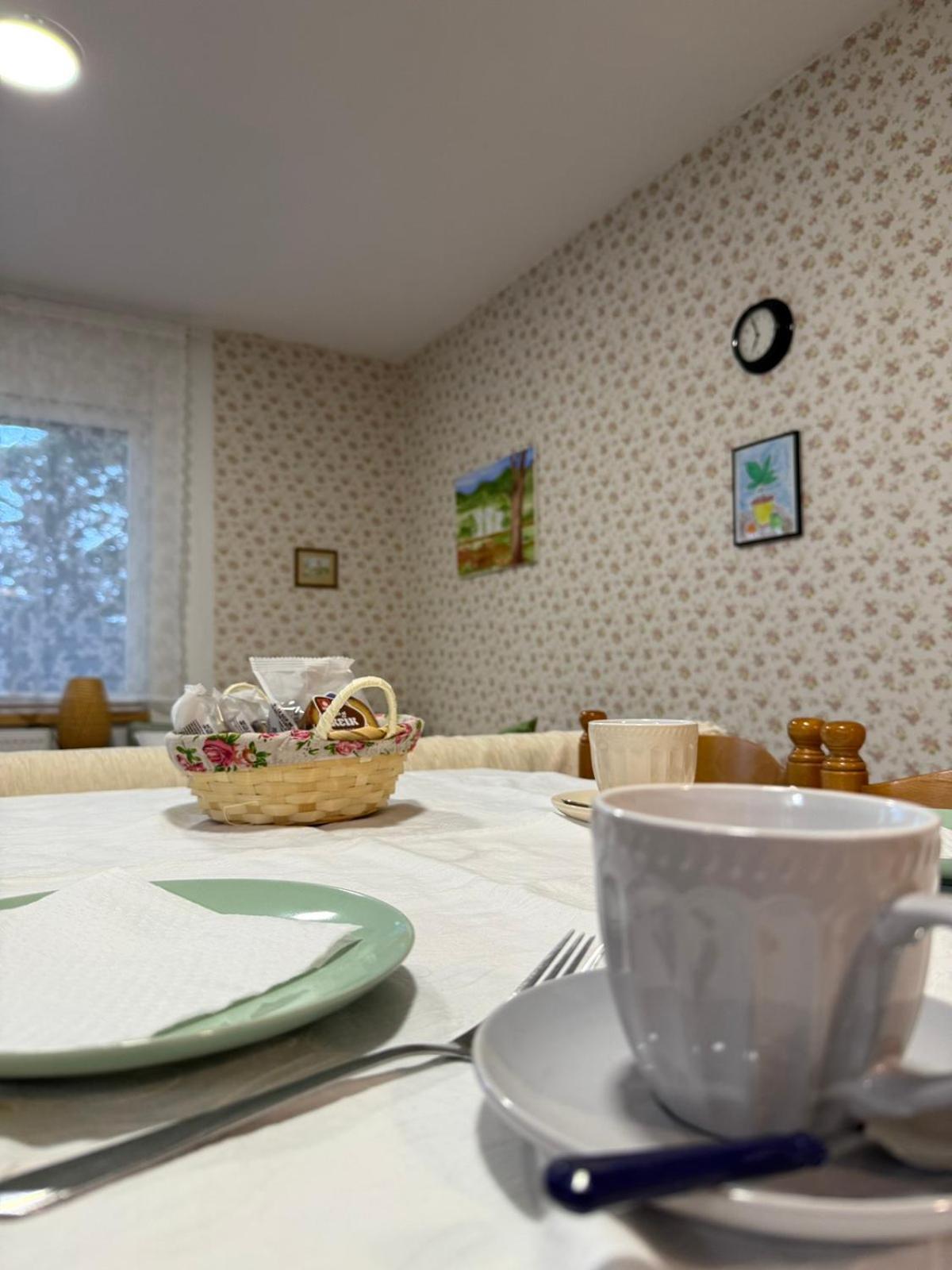 Elato Apartment Florina Bagian luar foto
